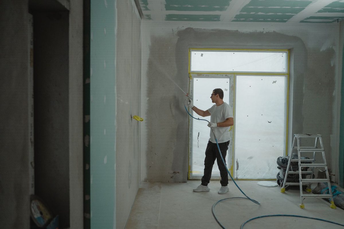 Rénovation intérieure en cours dans une maison